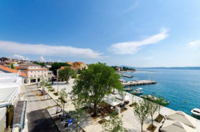 Atemberaubendes Apartment direkt am Meer mit privater Dachterrasse, eigener Galerie, WiFi